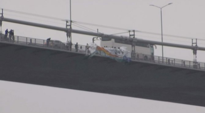 Köprüye "Kudus İslam’ındır" Yazılı Dev Pankart