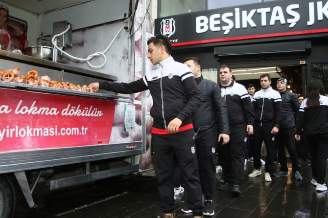 Beşiktaş Kulübü Şehitler İçin Lokma Dağıttı