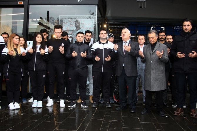 Beşiktaş Kulübü Şehitler İçin Lokma Dağıttı
