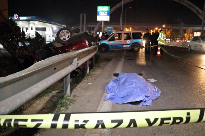 Otomobil Bariyerlere Çarparak Takla Attı: 1 Ölü, 3 Yaralı