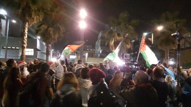 Tel Aviv’de Abd Büyükelçiliği Önünde Protesto