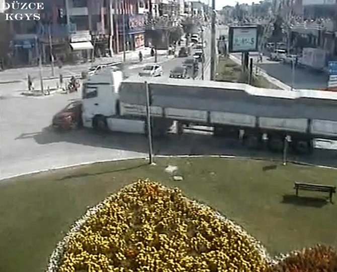 Düzce’de Trafik Kazaları Kamerada