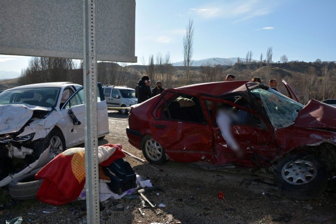 Sivas’ta Trafik Kazası: 2 Ölü, 4 Yaralı
