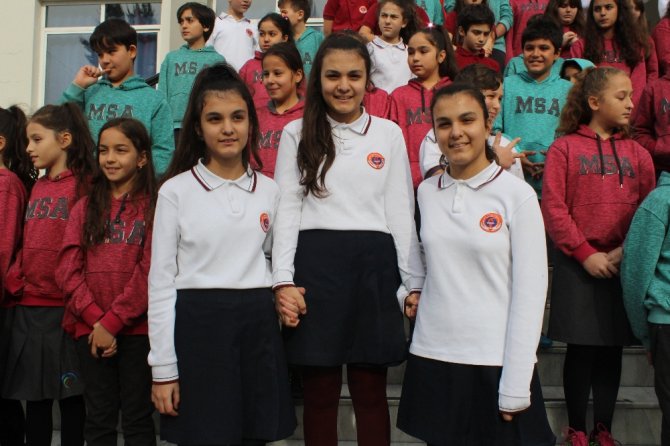 Bu Okulda 33 İkiz, Bir Üçüz Öğrenci Var
