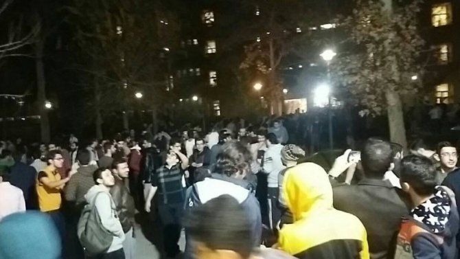 Tahran Yine Sallandı