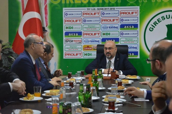 Dursun Özbek’ten Giresunspor’a Ziyaret