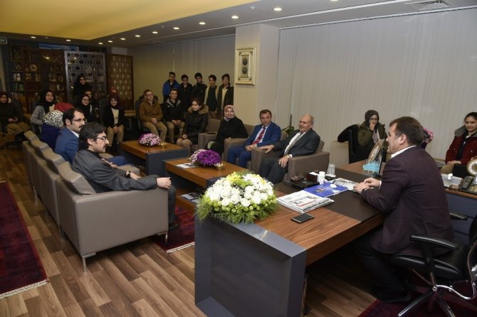 Başkan Çimen, Burs Alan 20 Öğrenciyi Kabul Etti