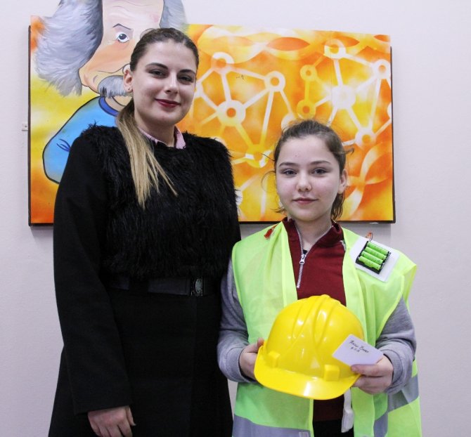 İşçiler Ölmesin Diye 10 Yaşında Akıllı Baret Tasarladı