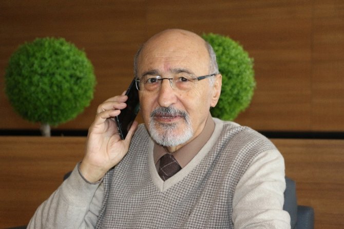 Maç Sırasında Sahaya Kaya Parçaları Düştü
