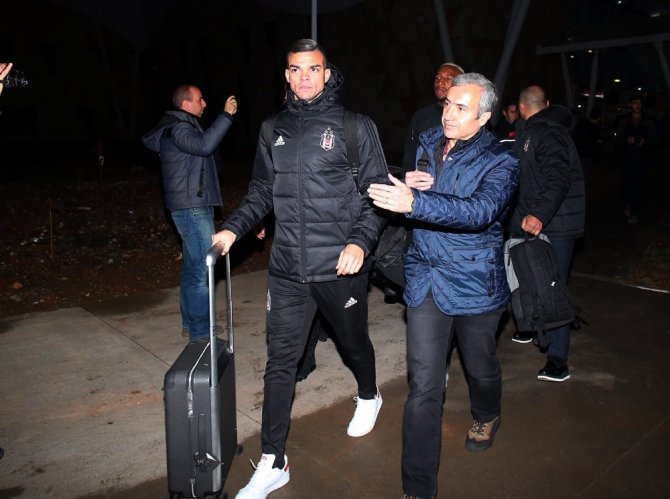 Beşiktaş Kafilesine Coşkulu Karşılama