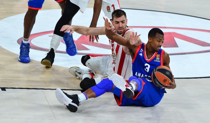 Anadolu Efes Üst Üste 4. Mağlubiyetini Aldı