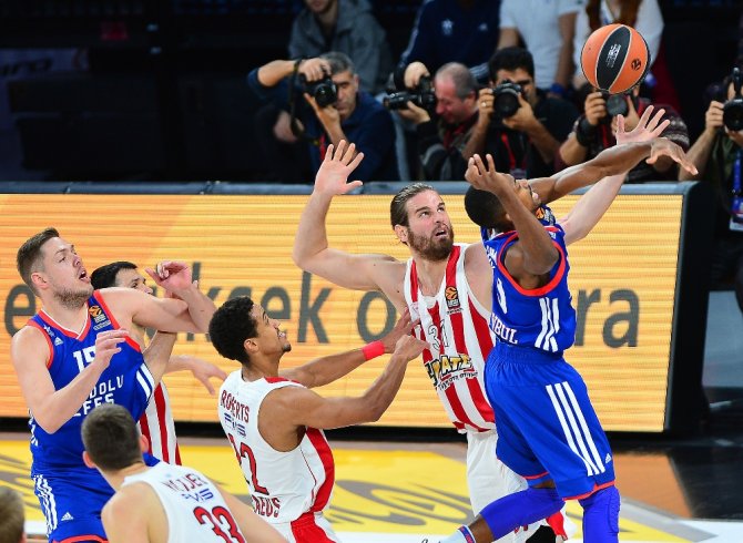 Anadolu Efes Üst Üste 4. Mağlubiyetini Aldı