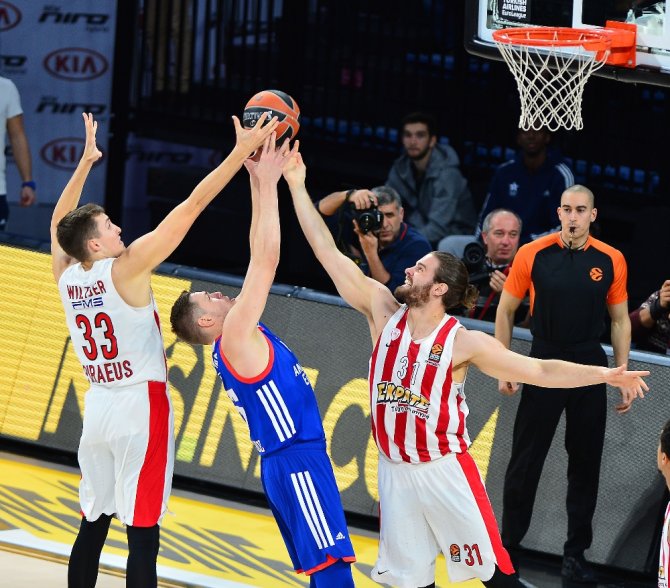 Anadolu Efes Üst Üste 4. Mağlubiyetini Aldı
