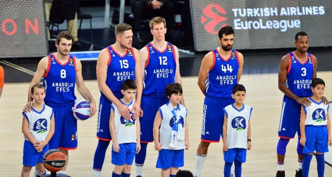 Anadolu Efes Üst Üste 4. Mağlubiyetini Aldı