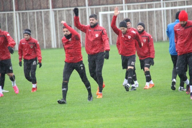 Futbolcular Yönetime Ateş Püskürdü