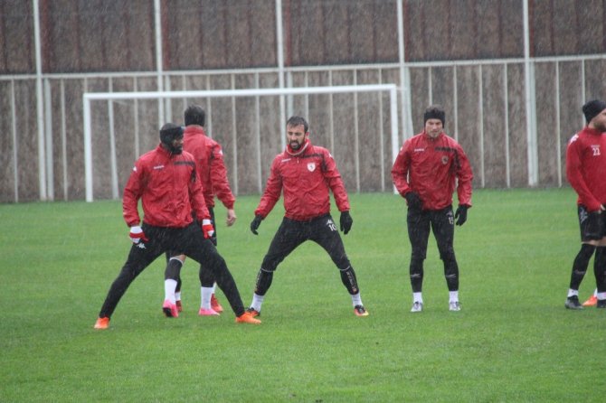 Futbolcular Yönetime Ateş Püskürdü