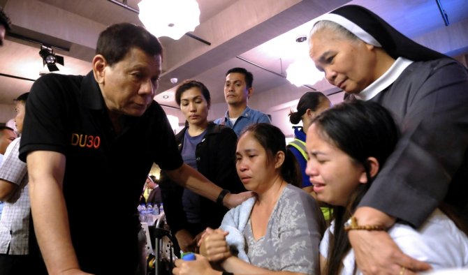 Duterte Gözyaşlarını Tutamadı