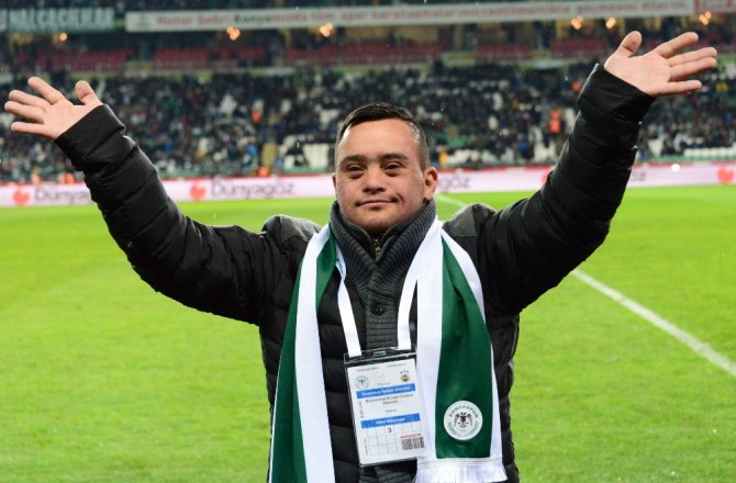 Filistinli Muhammed Ve Ailesi F.bahçe Maçını İzledi