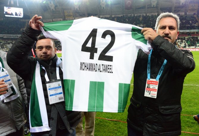 Filistinli Muhammed Ve Ailesi F.bahçe Maçını İzledi