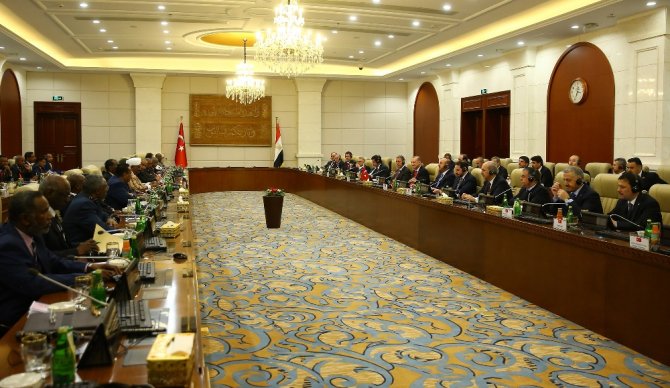 Erdoğan, Sudan’da Heyetler Arası Görüşmeye Katıldı