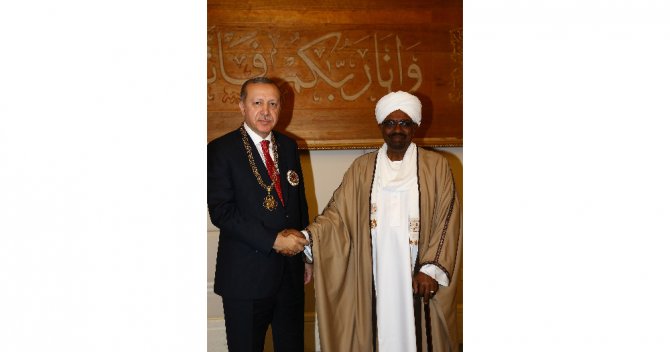 Erdoğan’a Yüksek Devlet Nişanı Takdim Edildi