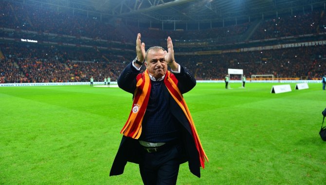 Fatih Terim’e Türk Telekom’da Sevgi Seli