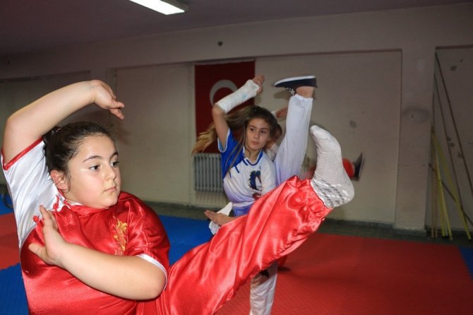 İç Savaştan Kaçtıkları Türkiye’de Wushu Taoli Sporunu Öğretiyorlar