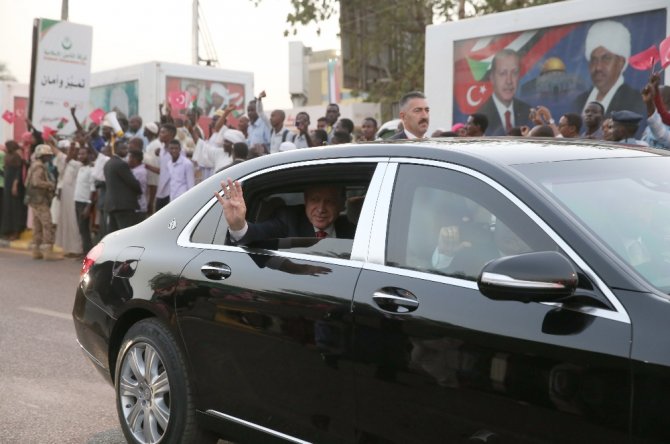 Erdoğan’a Sudan’da Sevgi Seli