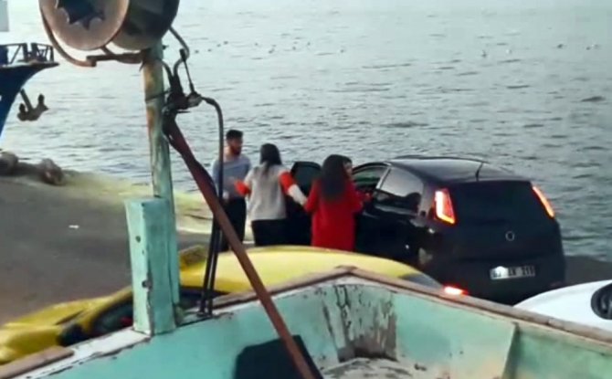 Başka Kızla Yakaladığı Sevgilisine Bunu Yaptı !