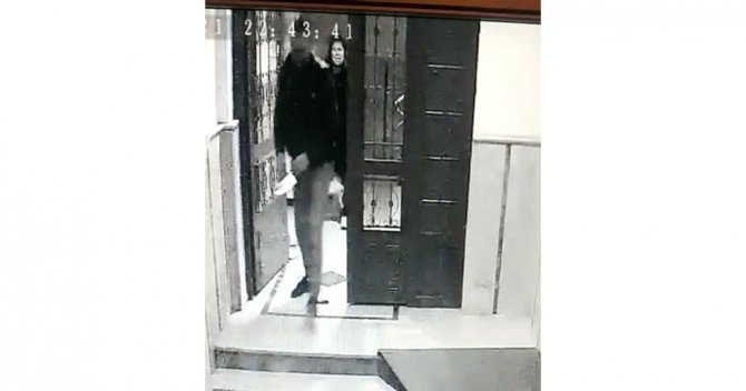 Arkadaşını Kendi Karısına Satırla Saldırttı