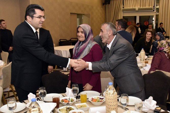 Vali Memiş Şehit Aileleriyle Yemekte Buluştu