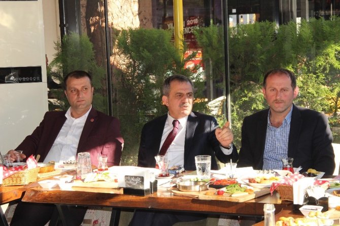 Yomra’da Muhtarlarla İstişare Toplantısı Yapıldı