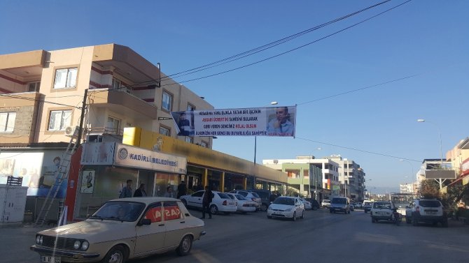 İyilik Yaptı, Afişleri Asıldı
