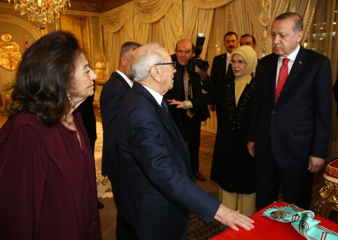 Cumhurbaşkanı Erdoğan’a Tunus’ta Devlet Nişanı Takdim Edildi