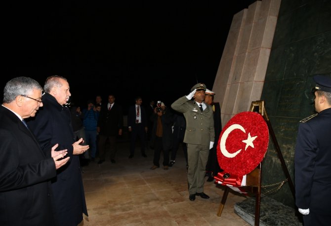 Cumhurbaşkanı Erdoğan’dan Şehitler Anıtına Ziyaret