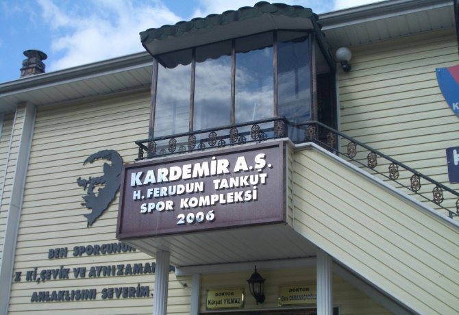 Eski Başkanın İsmi Kaldırıldı