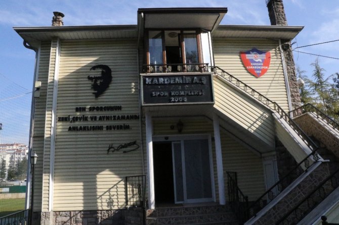 Eski Başkanın İsmi Kaldırıldı