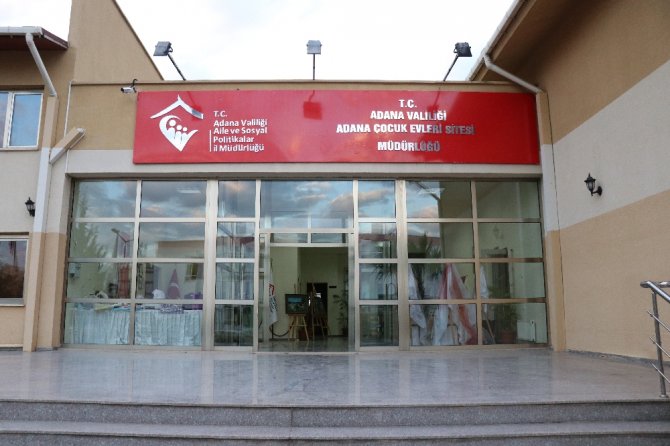Betül Sayan Kaya Çocuklarla Futbol Oynadı