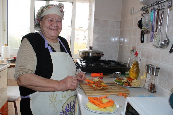 76’lık Youtuber: Saniye Anne