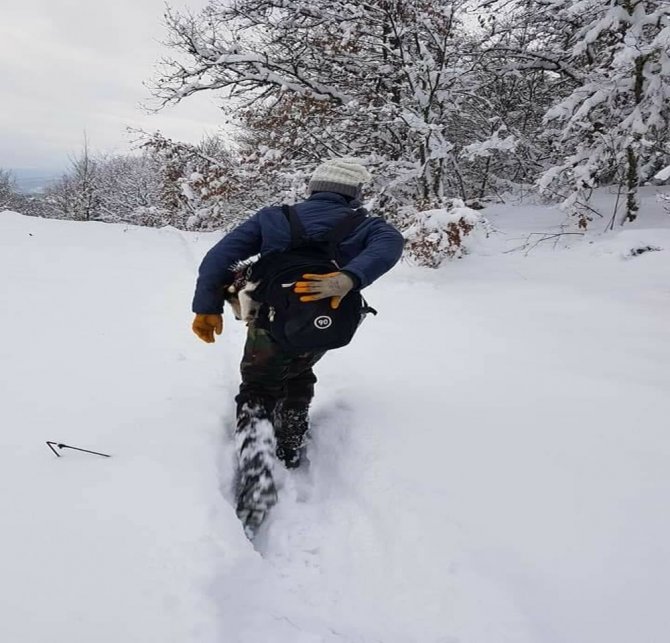 Köpeğini 7 Kilometre Sırtında Taşıdı