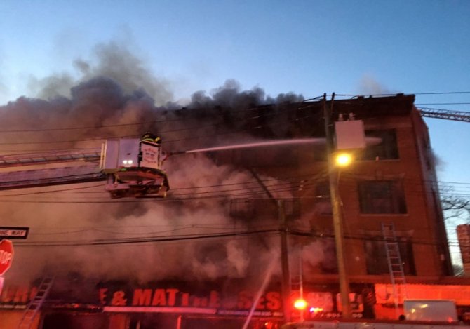 New York’ta 4 Katlı Binada Yangın: 8 Yaralı