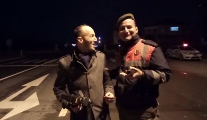 Jandarma Spiker Oldu, Muhabire Anons Dersi Verdi
