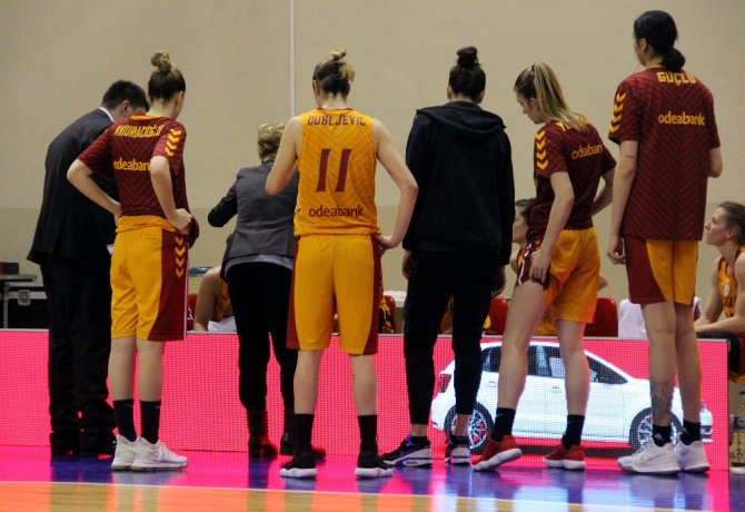 Galatasaray Evinde Farklı Kaybetti