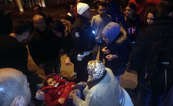 Yaralı Kızını Hastane Yerine Eve Götürmek İstedi
