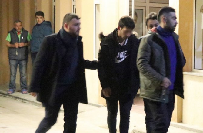 Kıskanç Sevgili Tarlada Bıçakla Saldırdı Ardından Da ...