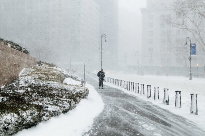 Abd’de 17 Kişi Öldü: 4 Bin Uçuş İptal Edildi