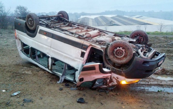 Madencileri Taşıyan Minibüs Takla Attı: 12 Yaralı
