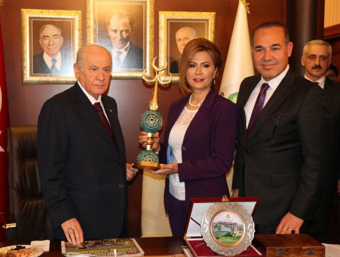 Bahçeli’ye Tepside Halka Tatlı