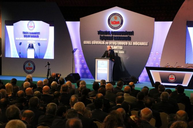 "İki Canavar Birbirinden Beslenmektedir"