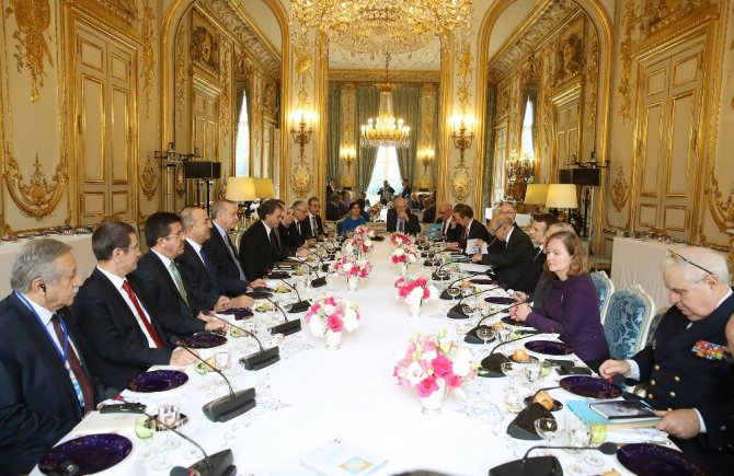 Erdoğan, Paris’te Heyetler Arası Öğle Yemeğine Katıldı